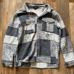 Patterned Button-Up Flannel Jacket in Gray and Cream